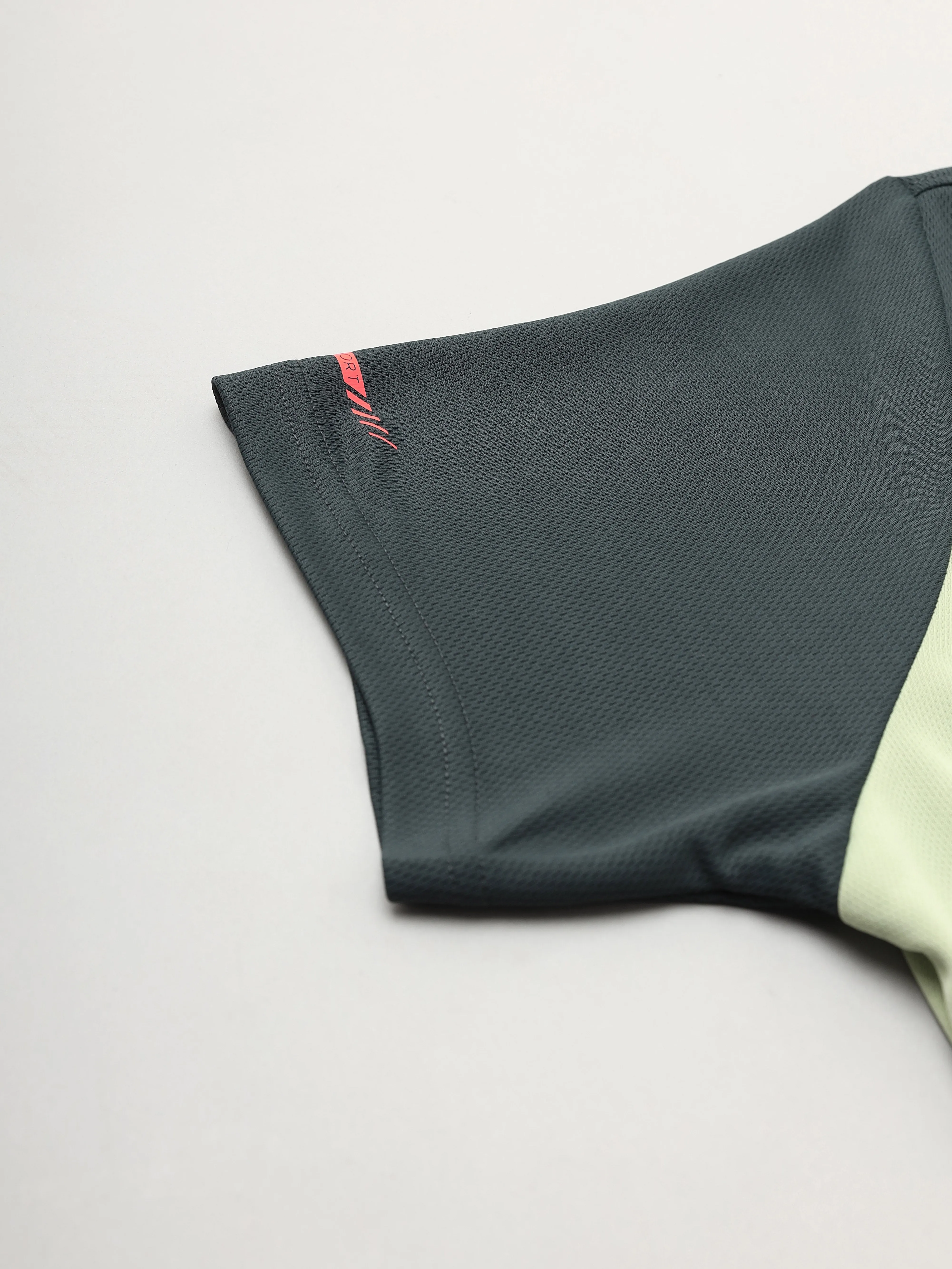 Men Colorblock Relax Fit Polo T-shirt with TECHNO COOL 