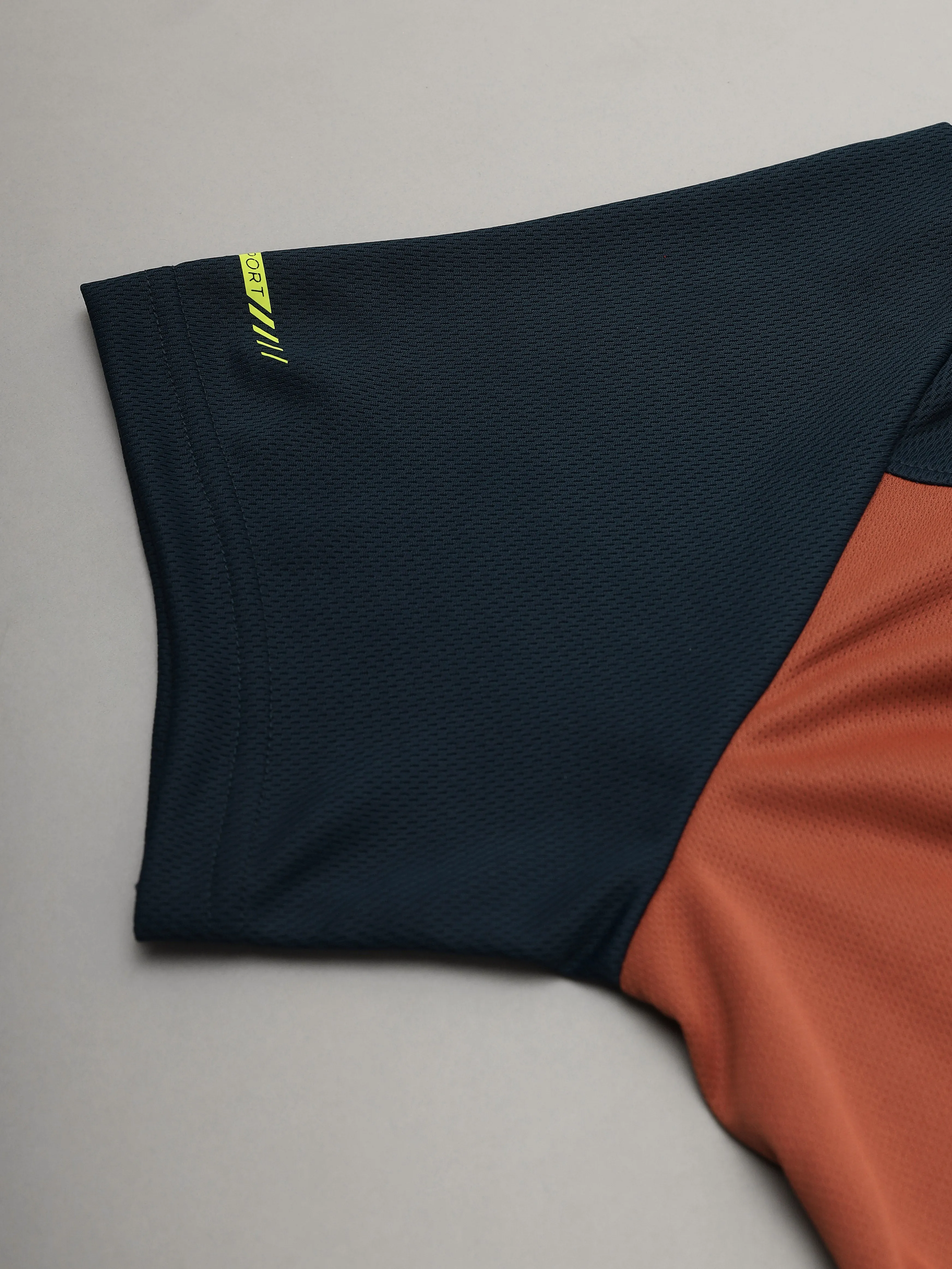 Men Colorblock Relax Fit Polo T-shirt with TECHNO COOL 