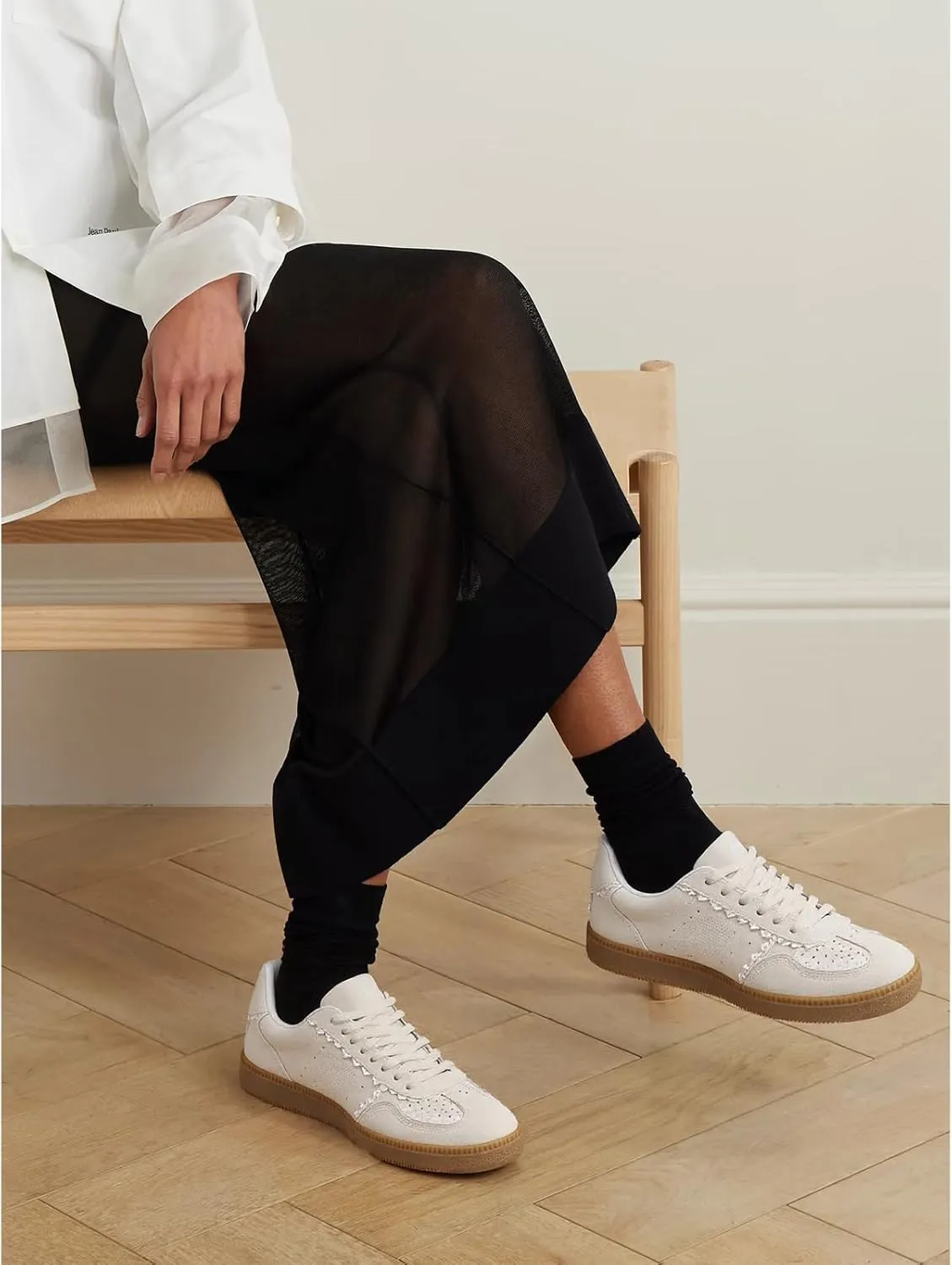 Women's Lace Detail Lace-Up Casual Sneakers - Elegant Ribbon Ribbon Lace Walking Shoes Non-Slip Sole Breathable Comfort for Daily Outfits